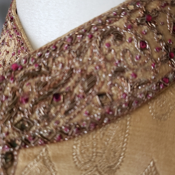 GORGEOUS Vanshik Silk Wedding Sherwani - Picture 3 of 10